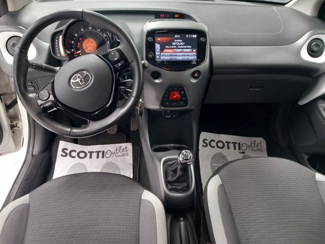 TOYOTA Aygo Connect 1.0 VVT-i 72 CV 5 porte x-play
