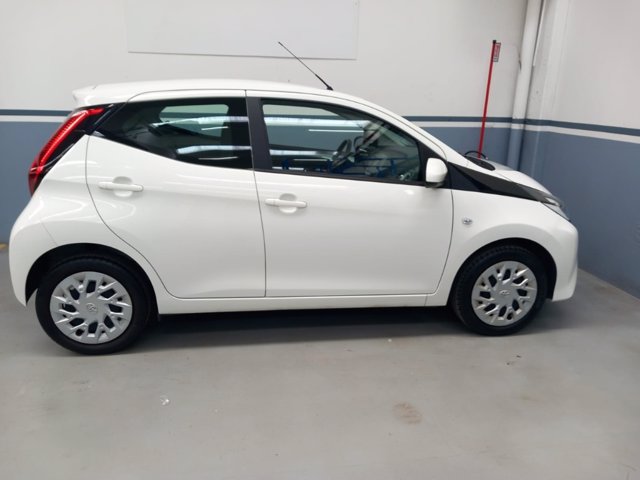 TOYOTA Aygo Connect 1.0 VVT-i 72 CV 5 porte x-play