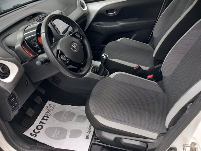 TOYOTA Aygo Connect 1.0 VVT-i 72 CV 5 porte x-play