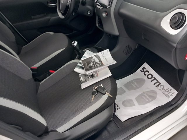 TOYOTA Aygo Connect 1.0 VVT-i 72 CV 5 porte x-play