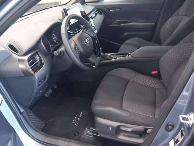 TOYOTA C-hr 2.0h trend e-cvt