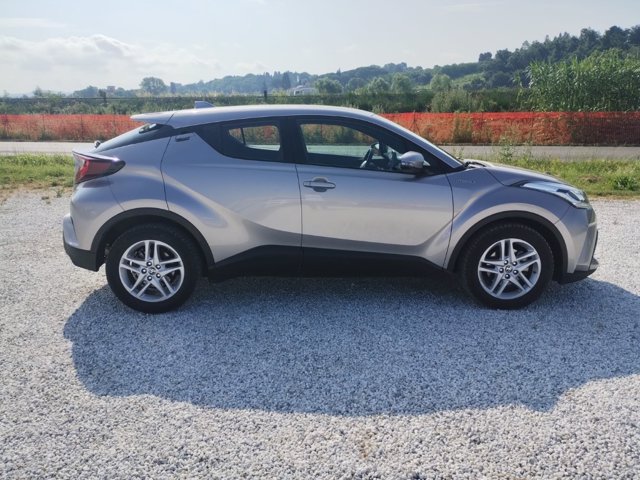 TOYOTA C-hr 1.8h business e-cvt