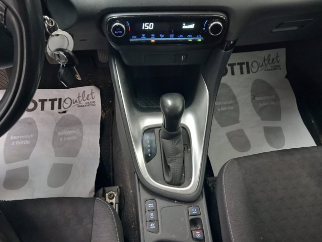 TOYOTA Yaris 1.5h active