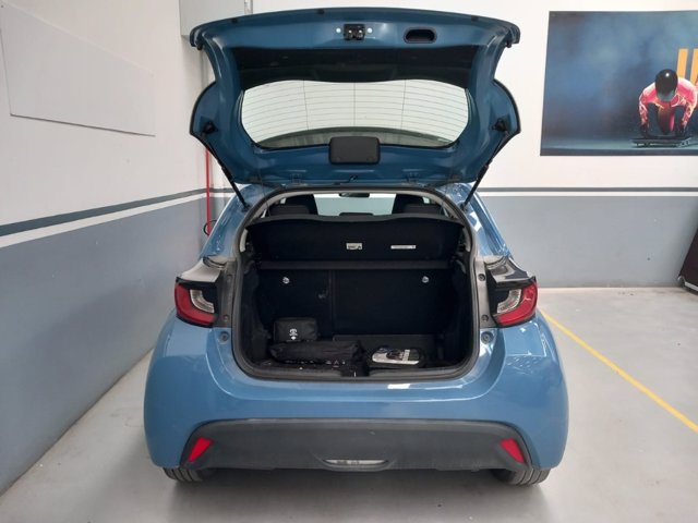 TOYOTA Yaris 1.5h active