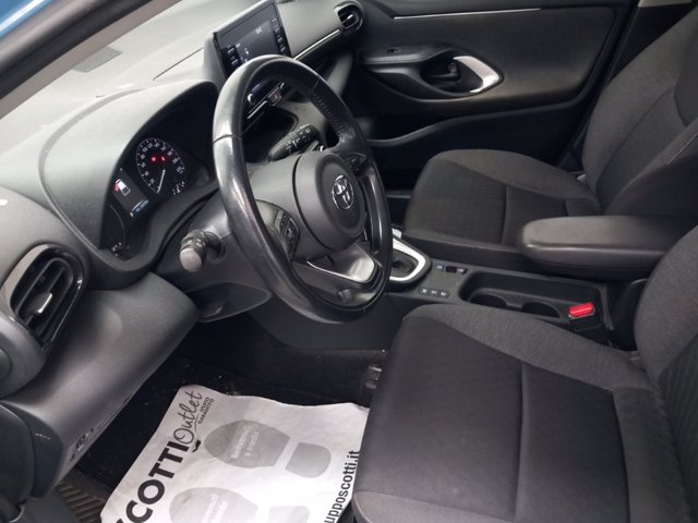 TOYOTA Yaris 1.5h active