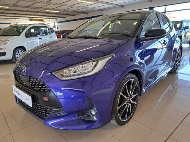 TOYOTA Yaris 1.5h 130 gr sport