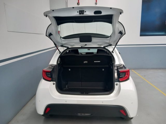 TOYOTA Yaris 1.5h trend