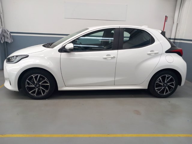 TOYOTA Yaris 1.5h trend