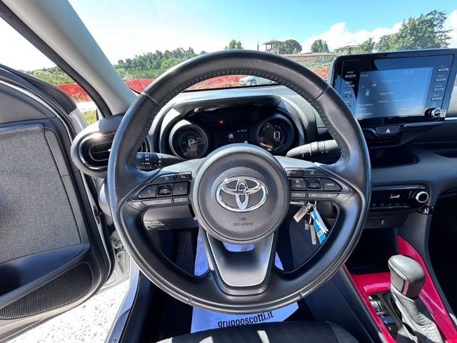 TOYOTA Yaris 1.5h trend