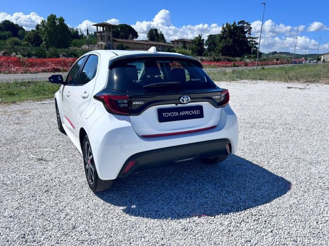TOYOTA Yaris 1.5h trend