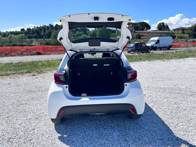 TOYOTA Yaris 1.5h trend