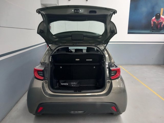 TOYOTA Yaris 1.5h trend