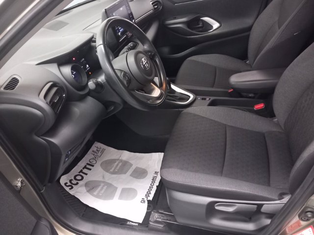 TOYOTA Yaris 1.5h trend