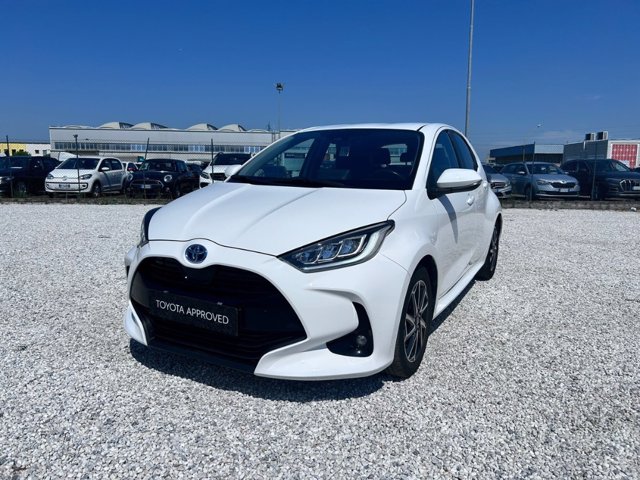 TOYOTA Yaris 1.5h trend