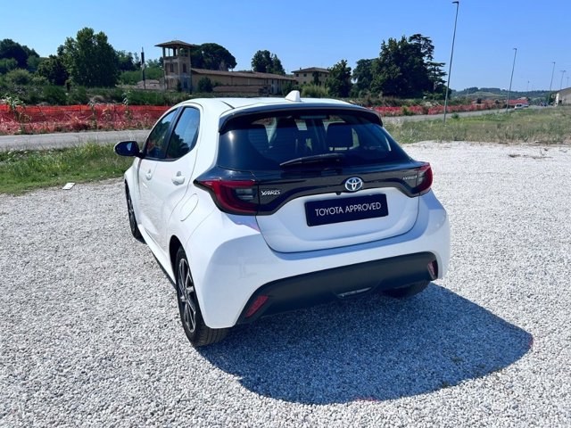 TOYOTA Yaris 1.5h trend
