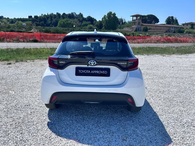 TOYOTA Yaris 1.5h trend