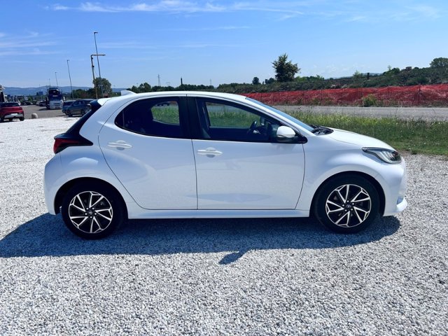 TOYOTA Yaris 1.5h trend