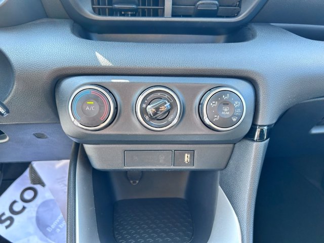 TOYOTA Yaris 1.0 trend