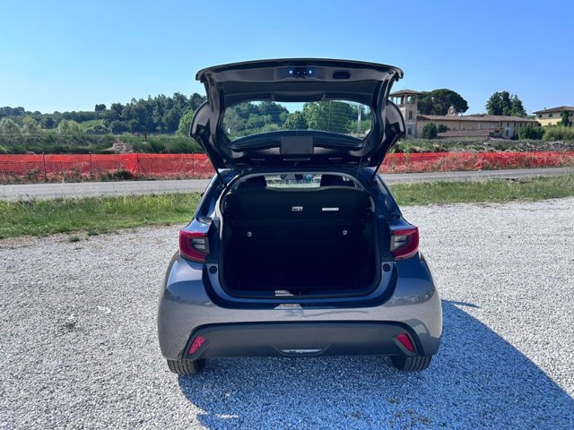 TOYOTA Yaris 1.0 trend