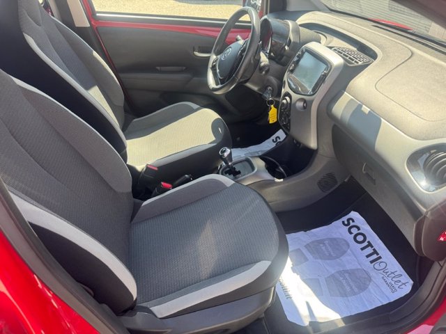TOYOTA Aygo 5p 1.0 x-play m-mt 72cv
