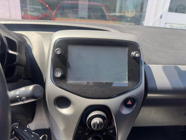 TOYOTA Aygo 5p 1.0 x-play m-mt 72cv