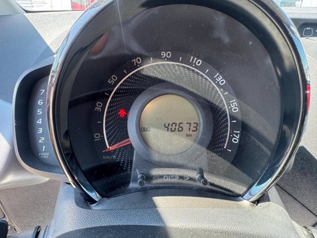 TOYOTA Aygo 5p 1.0 x-play m-mt 72cv