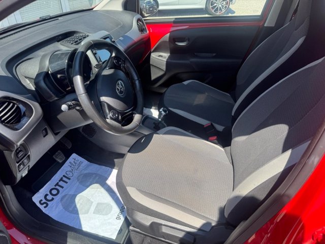 TOYOTA Aygo 5p 1.0 x-play m-mt 72cv