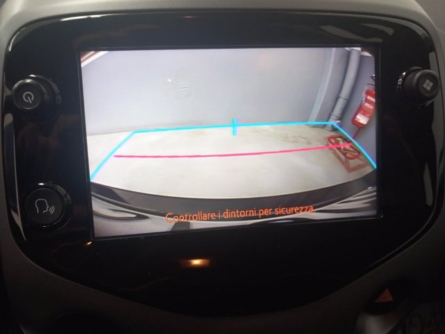 TOYOTA Aygo 5p 1.0 x-play m-mt 72cv