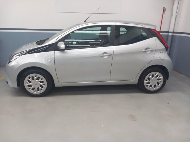 TOYOTA Aygo 5p 1.0 x-play m-mt 72cv