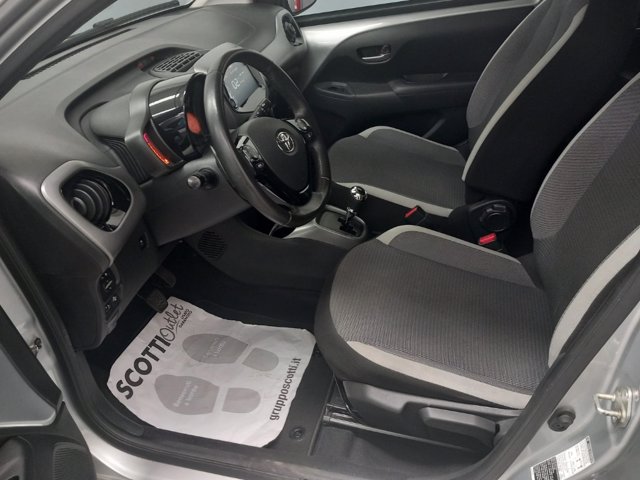 TOYOTA Aygo 5p 1.0 x-play m-mt 72cv