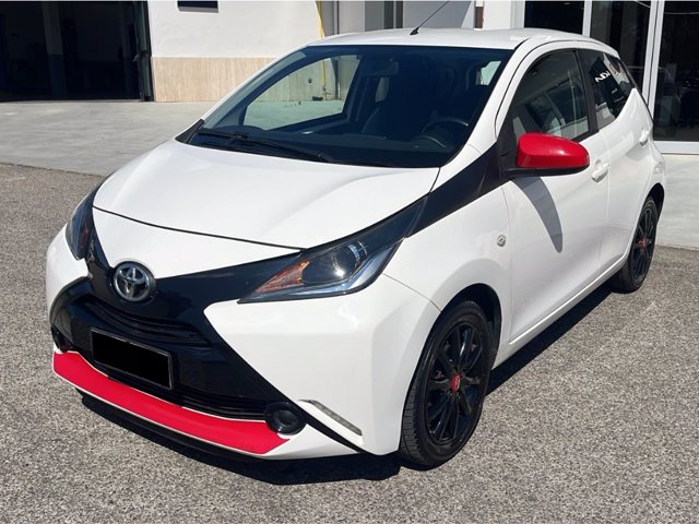 TOYOTA Aygo Connect 1.0 VVT-i 72 CV 5 porte x-fun