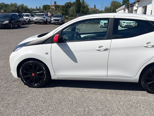 TOYOTA Aygo Connect 1.0 VVT-i 72 CV 5 porte x-fun