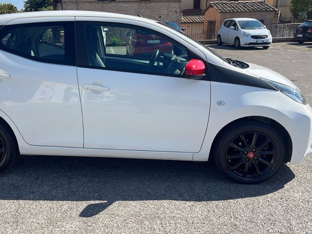 TOYOTA Aygo Connect 1.0 VVT-i 72 CV 5 porte x-fun