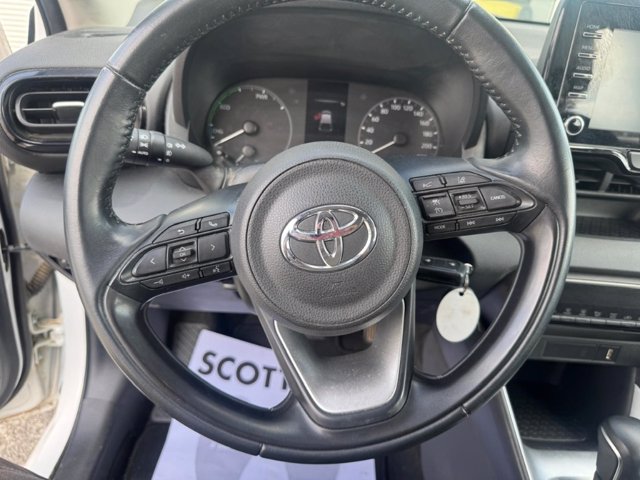 TOYOTA Yaris 1.5h active
