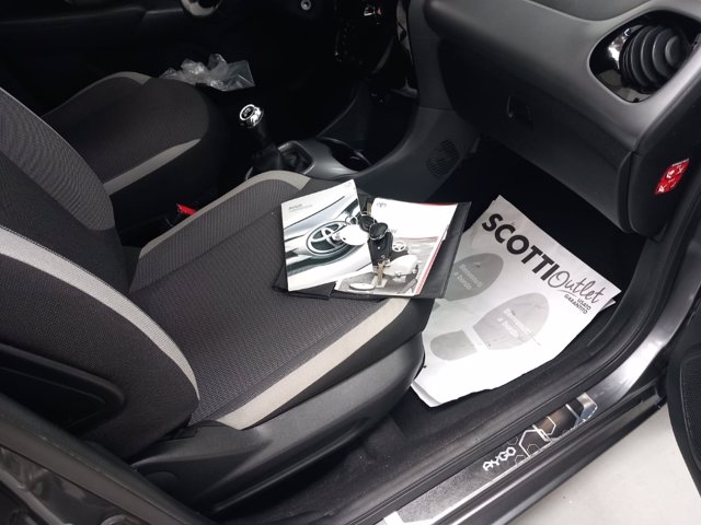 TOYOTA Aygo 5p 1.0 x-play 72cv