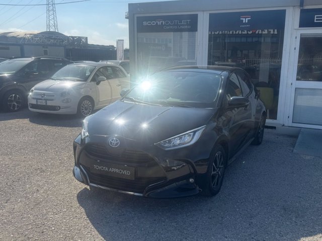 TOYOTA Yaris 1.5h lounge