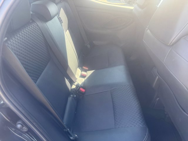 TOYOTA Yaris 1.5h lounge