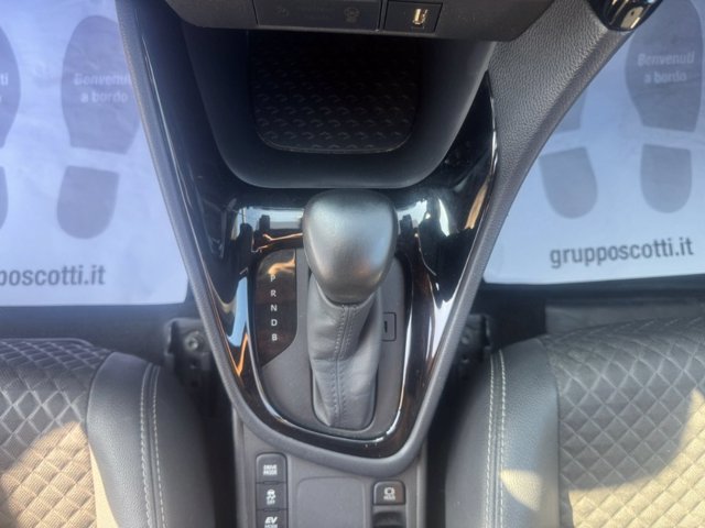 TOYOTA Yaris 1.5h lounge