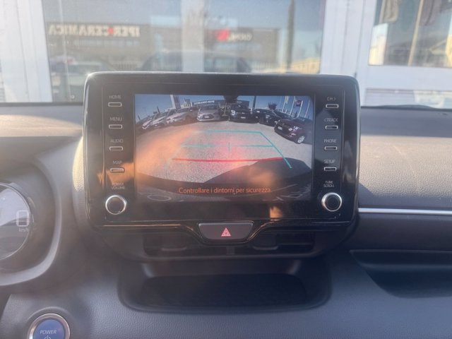 TOYOTA Yaris 1.5h lounge