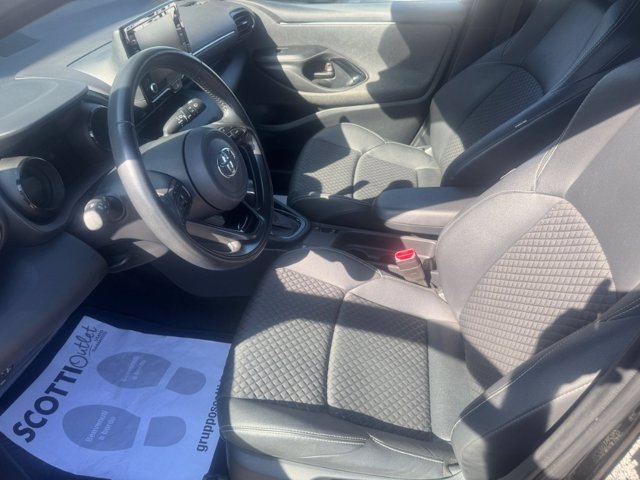 TOYOTA Yaris 1.5h lounge