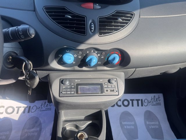 RENAULT Twingo 1.2 live 75cv