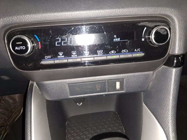 TOYOTA Yaris 1.5h trend