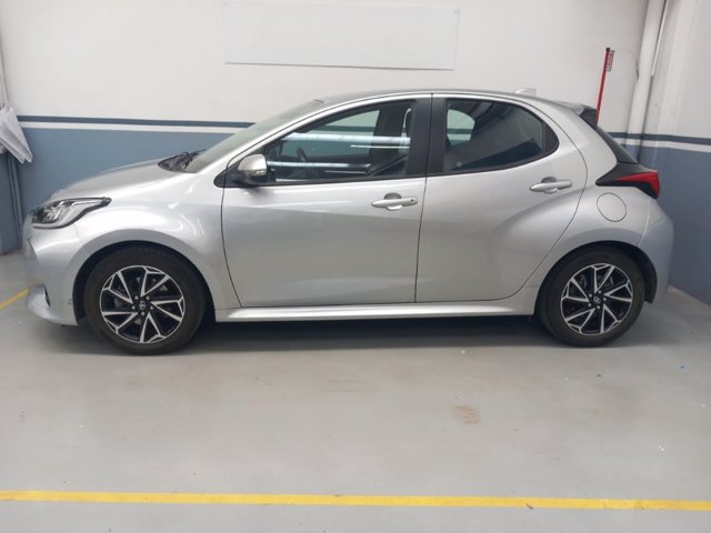 TOYOTA Yaris 1.5h trend