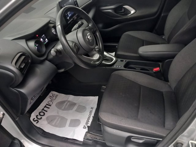 TOYOTA Yaris 1.5h trend