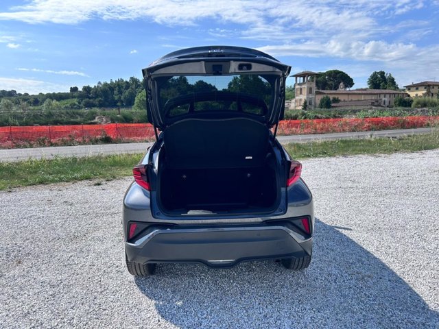 TOYOTA C-hr 1.8h lounge e-cvt