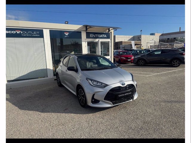 TOYOTA Yaris 1.5h lounge