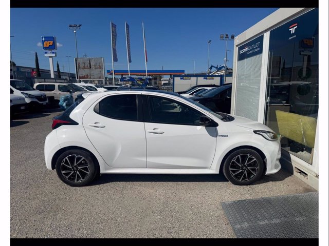 TOYOTA Yaris 1.5h lounge