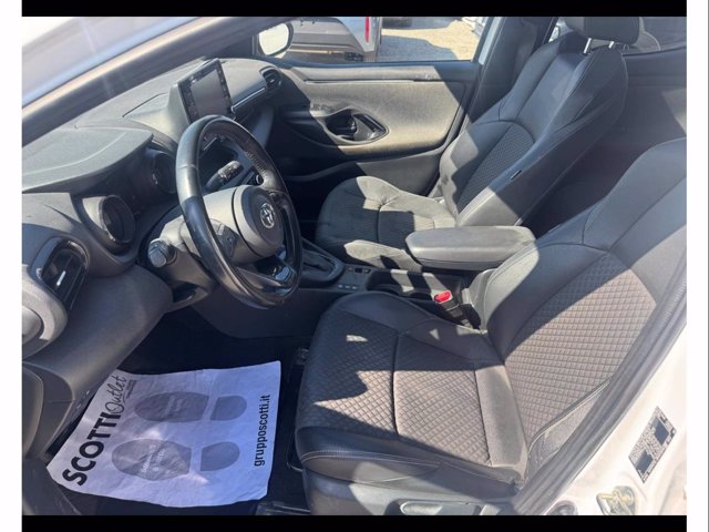 TOYOTA Yaris 1.5h lounge