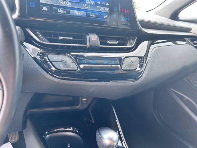 TOYOTA C-hr 1.8h trend 2wd e-cvt