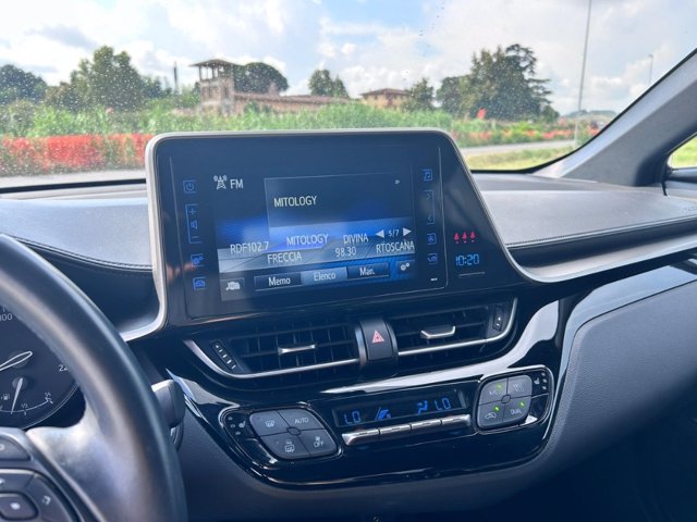 TOYOTA C-hr 1.8h trend 2wd e-cvt
